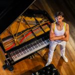 Banda Queen recebe homenagem de pianista curitibano